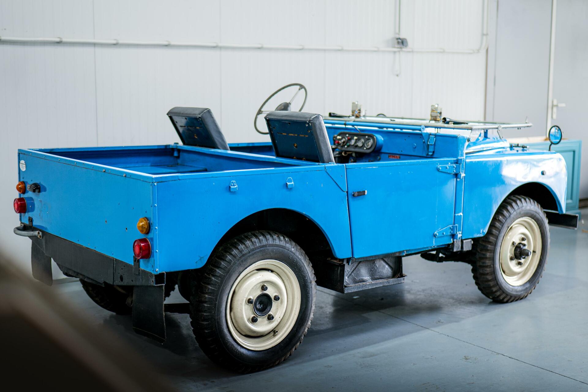 41798560-3.jpg